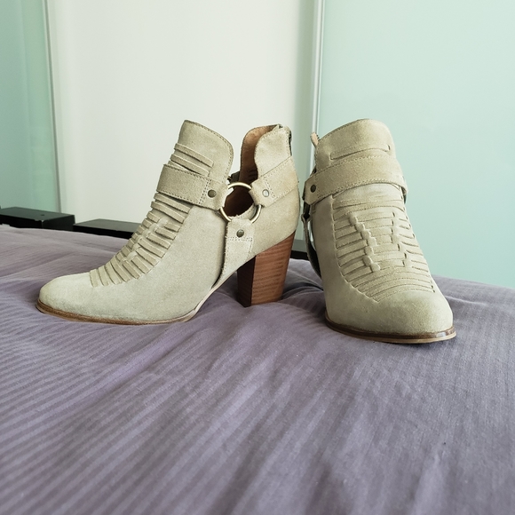 Seychelles Impossible Sand Suede Leather Ankle Booties - Picture 2 of 5